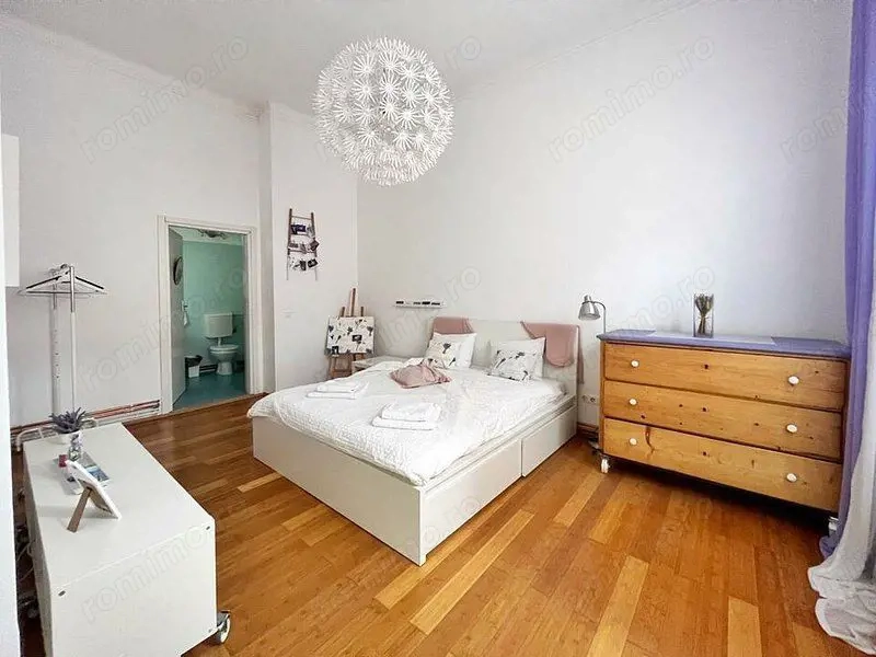 3 Camere - Cladire Istorica - Baile Neptun 96 MP