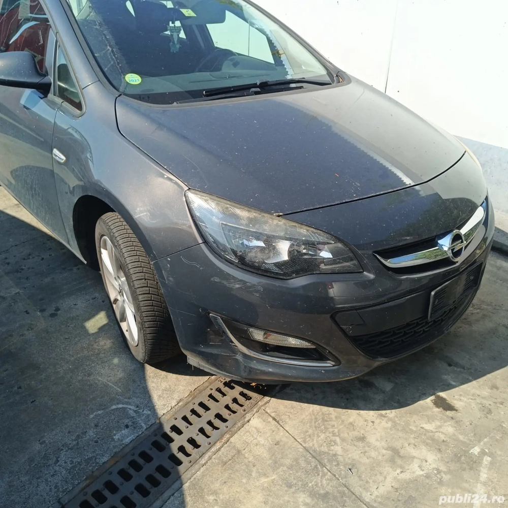 dezmembrez opel astra j