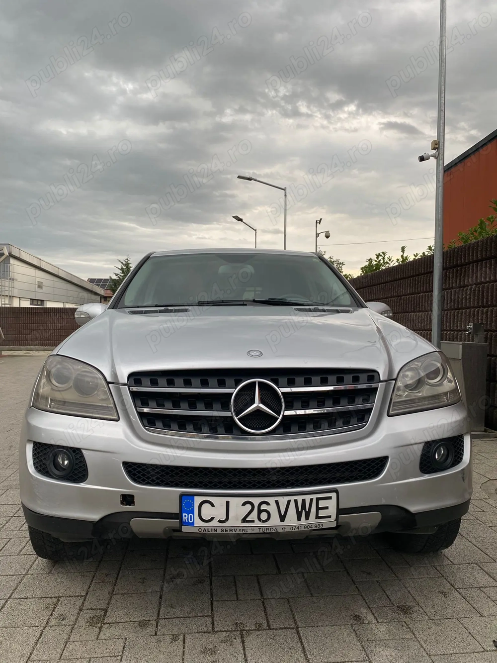 Vând Mercedes ML 320