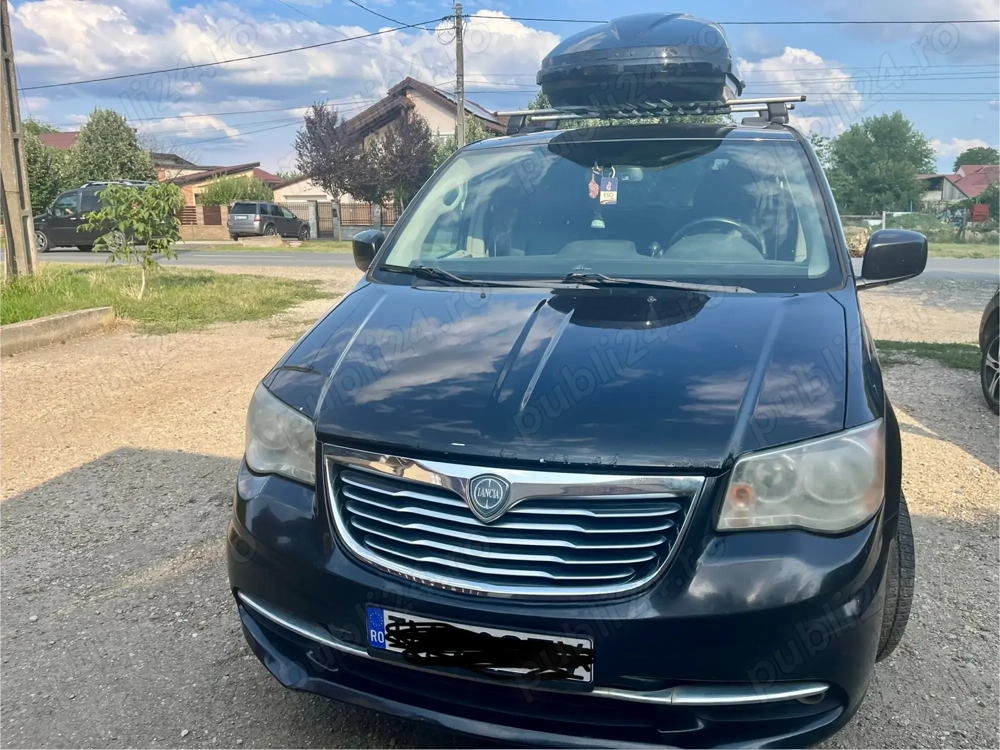 Minivan 7 locuri Lancia Voyager