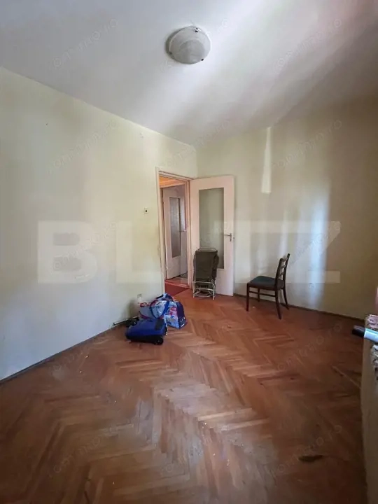 Apartament cu 4 camere, 82 mp, zona Dambu Apartament cu 4 camere, 82 mp, zona Dambu