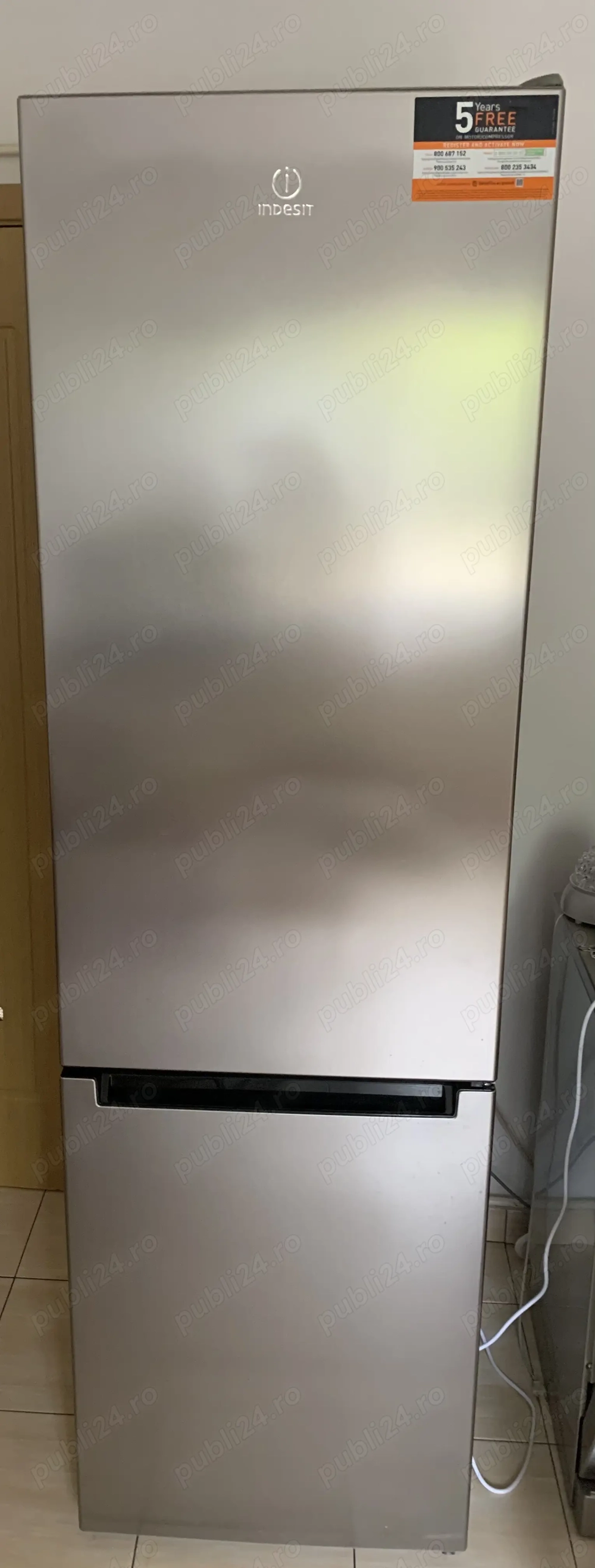 Se vinde frigider Indesit