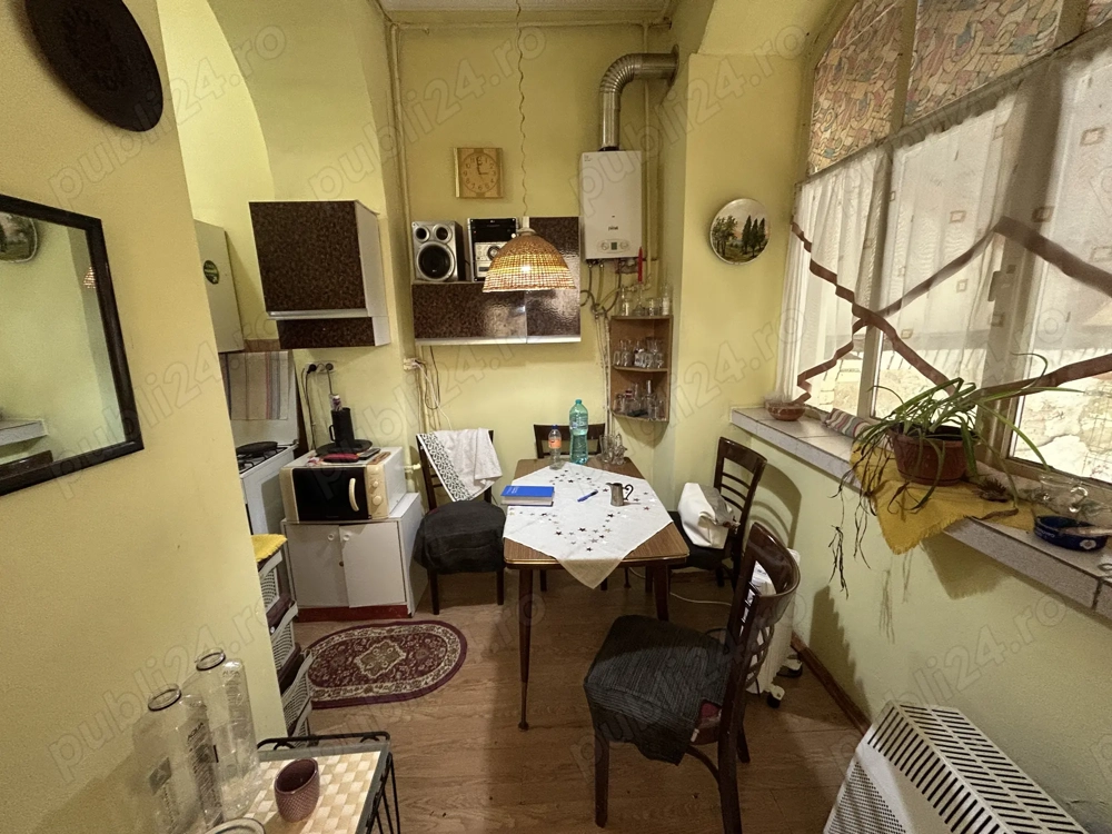 Vand apart.2 camere central,parter inalt, str.Cozia,langa biserica Evrei si scoala gen.,st.114 mp.