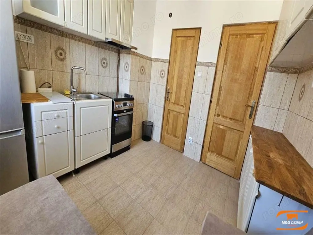 Universitate - Faculatea de Mecanica, 2 camere central