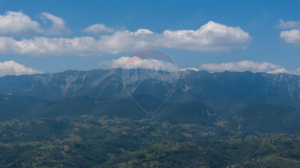 Teren Panoramic in Bran – Vedere spre Bucegi  Piatra Craiului
