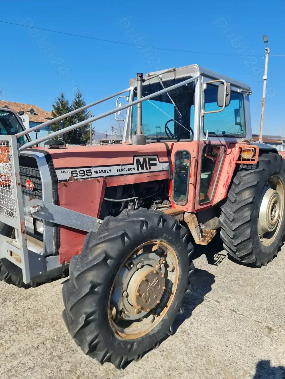 Tractor Massey Ferguson pentru padure