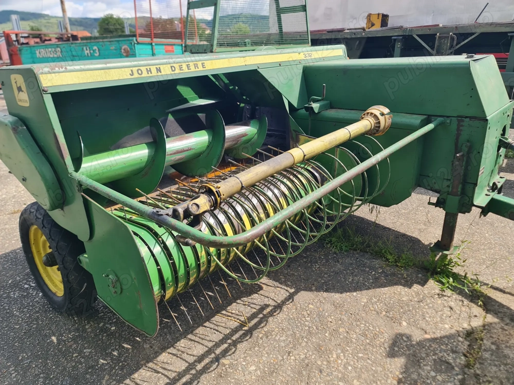 Presa John Deere 332