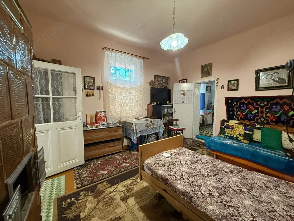 Casa cu 2 camere in curte comuna, semidecomandata, 52mp utili - Iosefin