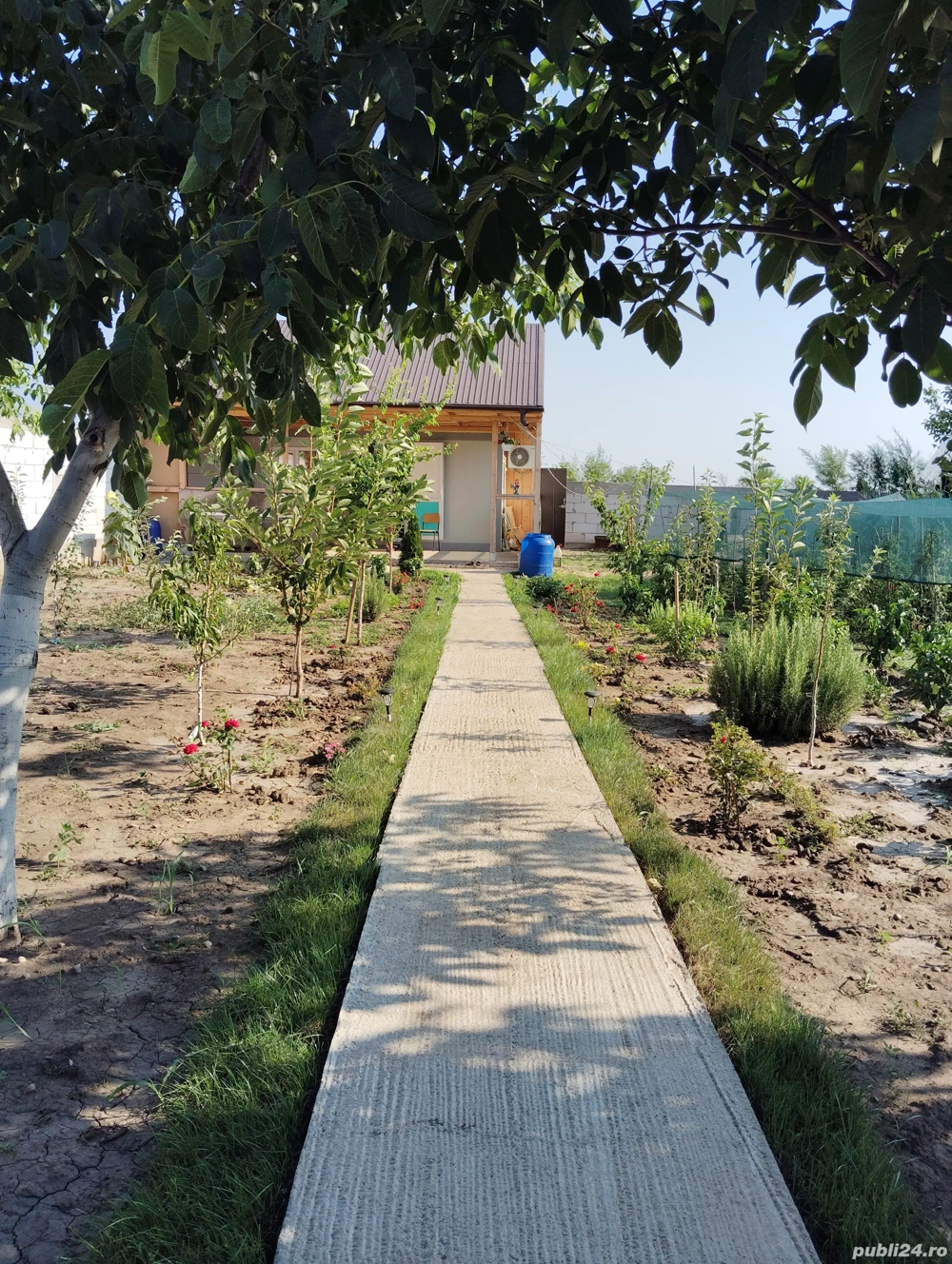 vând teren cu Anexă și utilități  in vinatori Galați  vând teren cu Anexă și utilități  in vinatori Galați