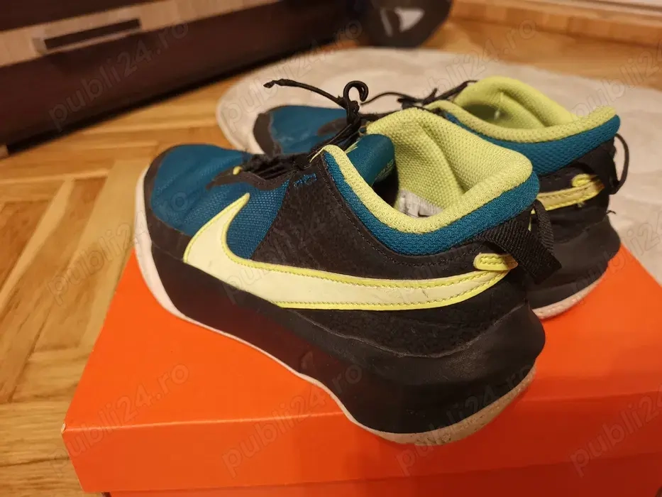 Pantofi baschet Nike, Team Hustle, 38