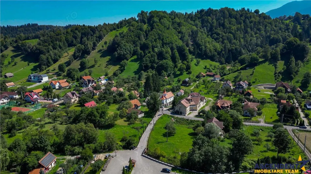 FILM! Proprietate autentica, Bran-Simon, 4.300 mp teren, casa traditionala + anexe