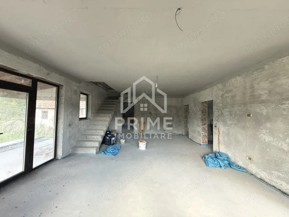 Casă individuală de vânzare – 200 MP UTILI | 1800 MP-TEREN | STREMT |