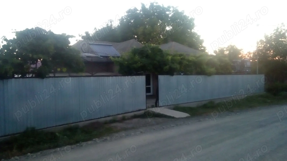 Vând casă cu livada și teren Vând casă cu livada și teren