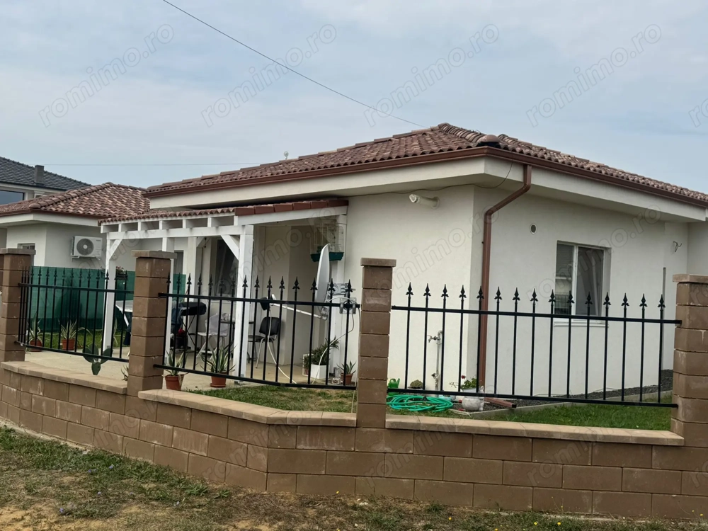 Casă înșiruită de vânzare în Moșnița Nouă 108.000 euro Casă înșiruită de vânzare în Moșnița Nouă 108.000 euro