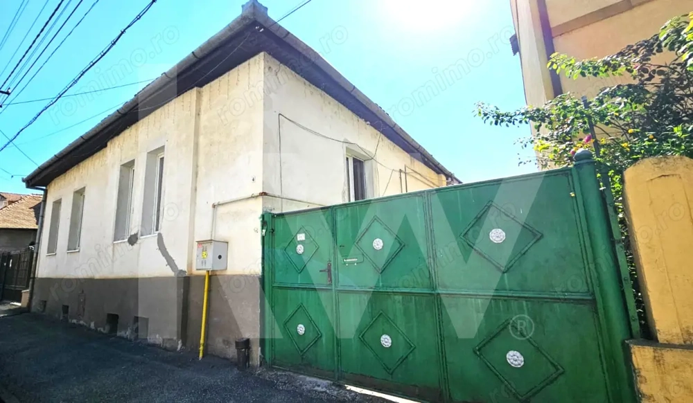 Casă individuală compusă din două apartamente, cu teren liber de 540 mp 