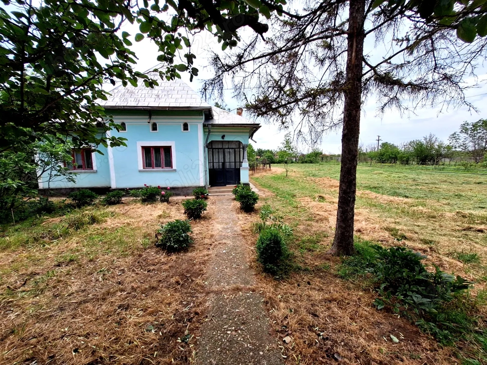 Vând teren și casa în orașul Piatra-Olt