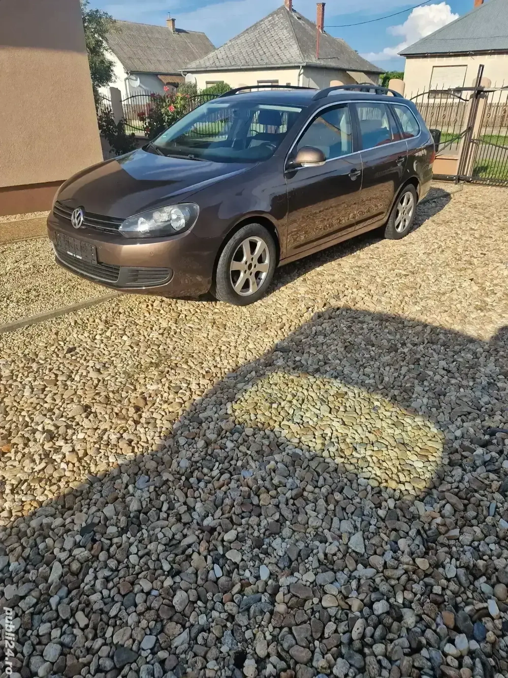 Golf 6,1,6diesel,mocca braun,carte service,acte TÜV,variante microbus.