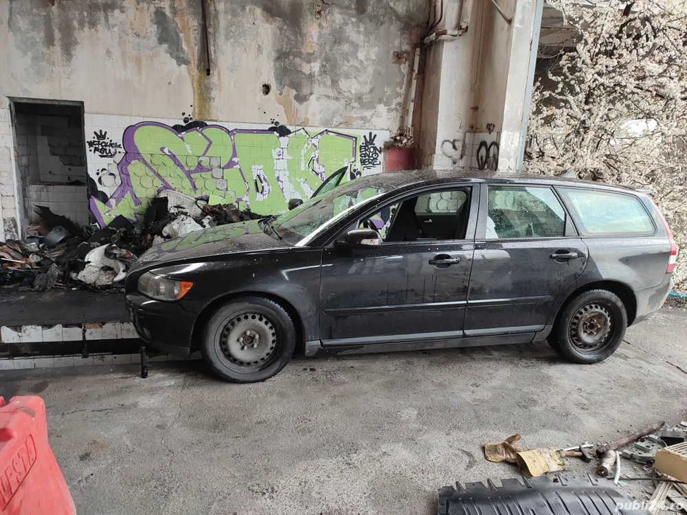 Dezmembrez Volvo V50 diesel negru an 2007 