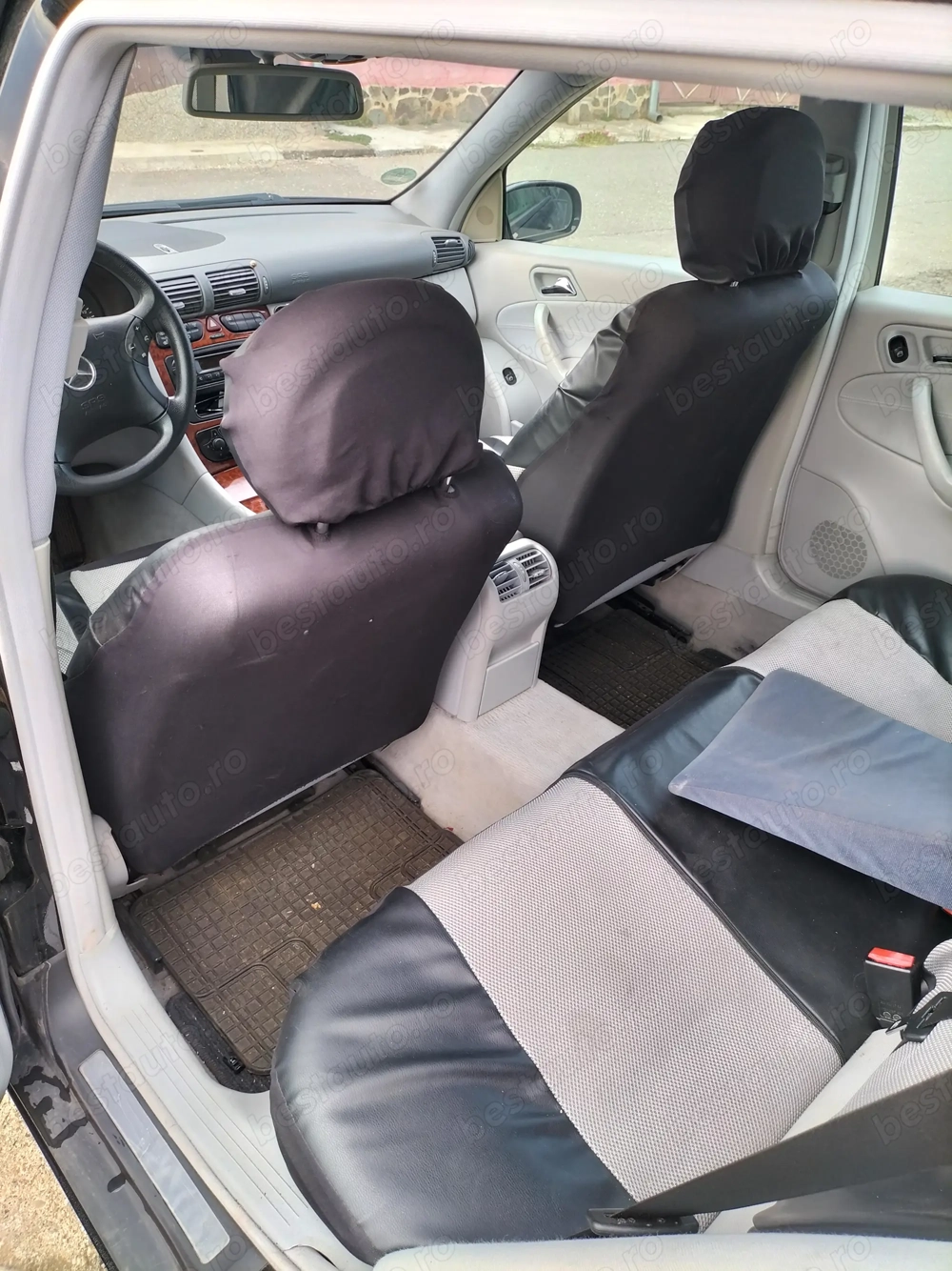 Vind Mercedes C180 Kompresor 2003 unic proprietar în România 