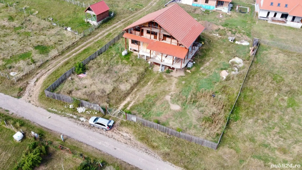 De vânzare un imobil cu 4 nivele 