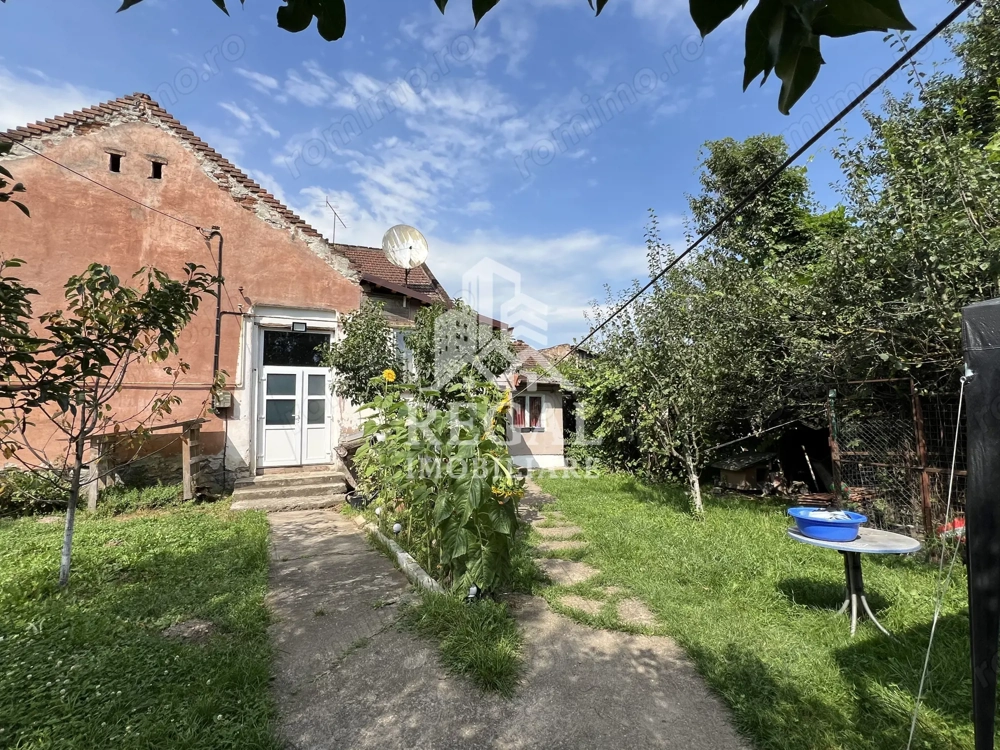 Casă spațioasă pe strada Carpați – zona Ceangăi