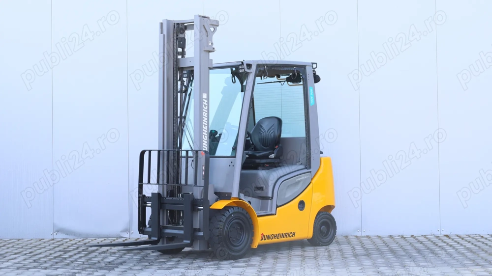 Motostivuitor Jungheinrich DFG 320s, an 2018, diesel, catarg duplex, translație laterală, 3801 ore