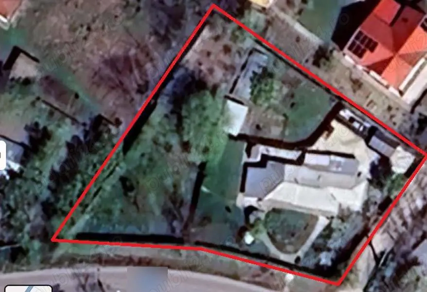 Casa la sosea langa bucuresti 1600mp 100 metri de DN6 E7  30 km de piata unirii