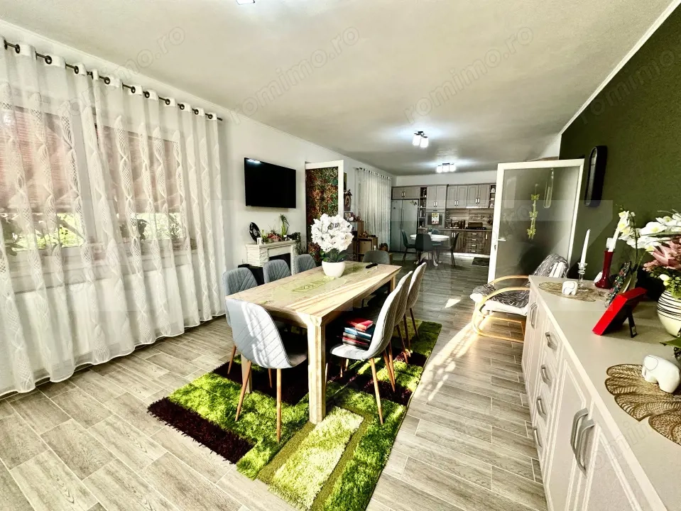 Casă superbă de vânzare – 380 mp utili, 1000 mp teren