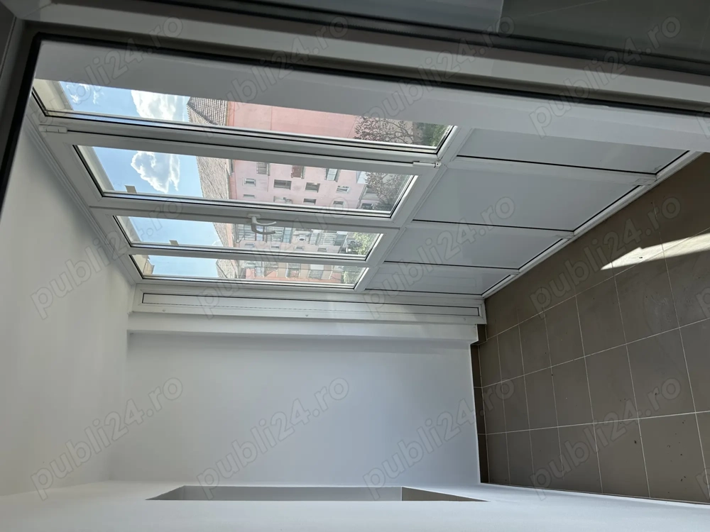 Apartament de vânzare cu 4 camere 