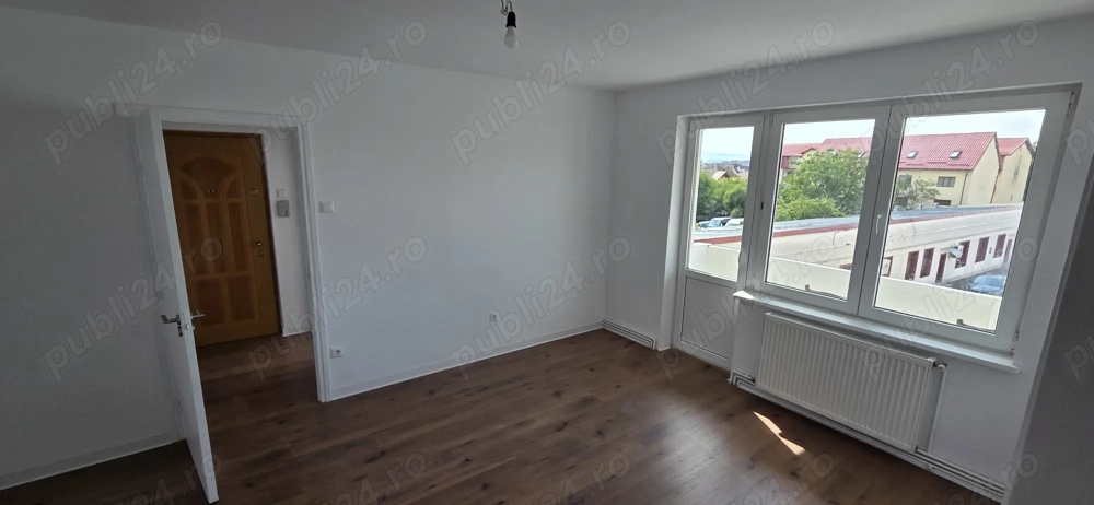 Propietar, vând apartament renovat, etaj 2, zona Terezian, str. Lungă.