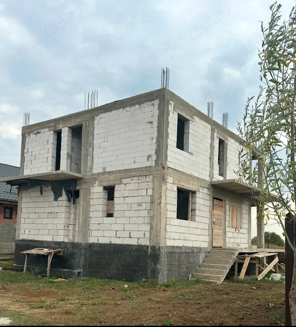 Casă în construcție Sp+P+2E