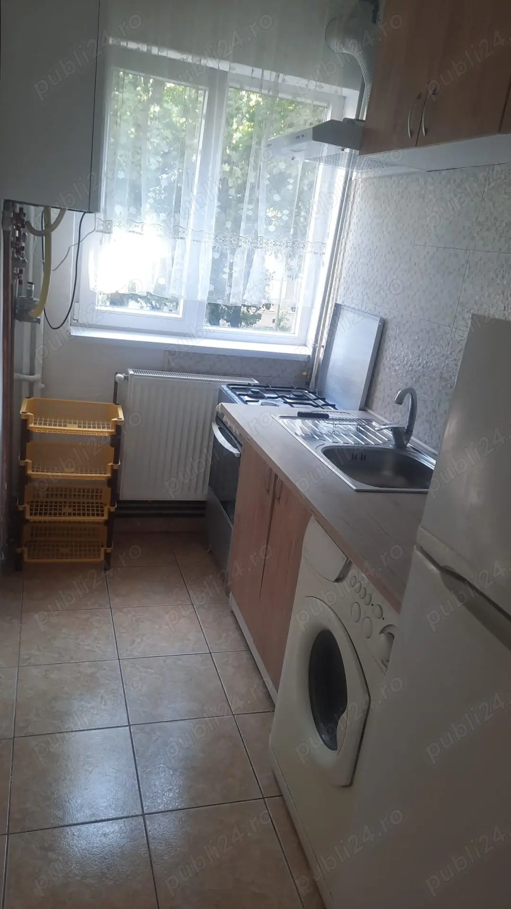 Închiriez apartament 