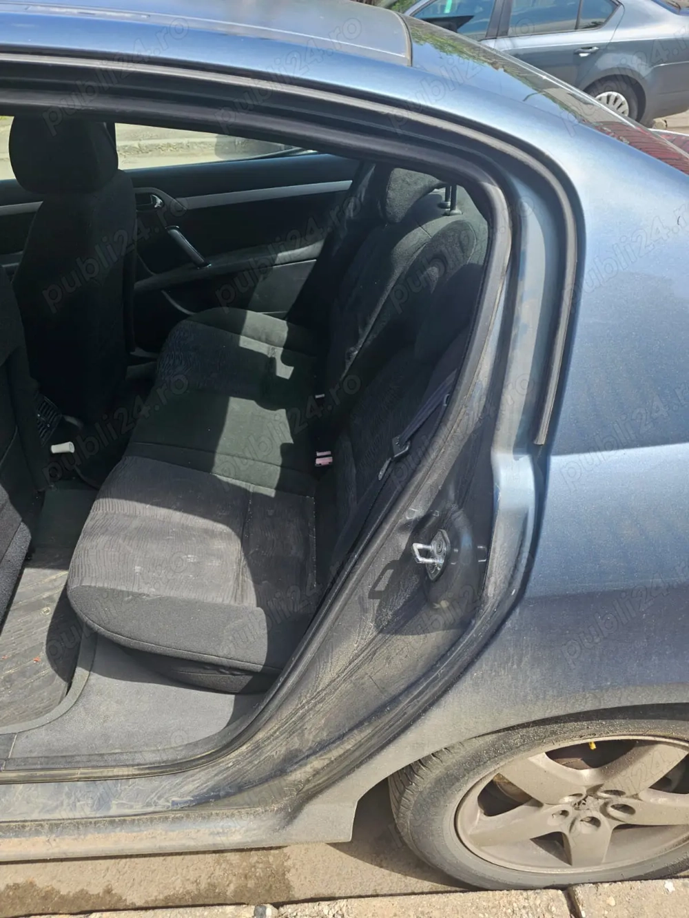 Vând Peugeot 407 1,8 benzină an 2 .km  Vând Peugeot 407 1,8 benzină an 2 .km