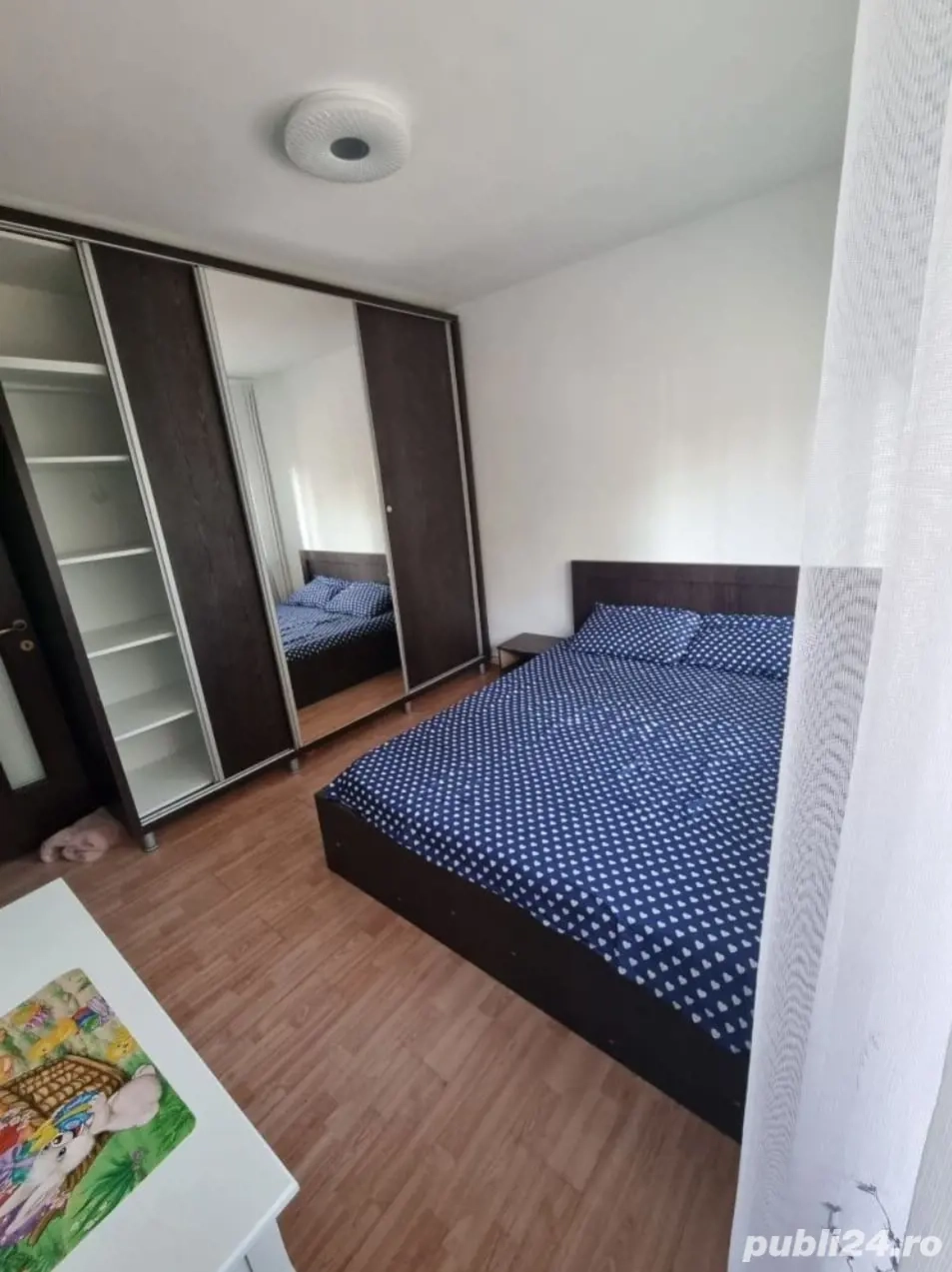 închiriez apartament 3 camere 