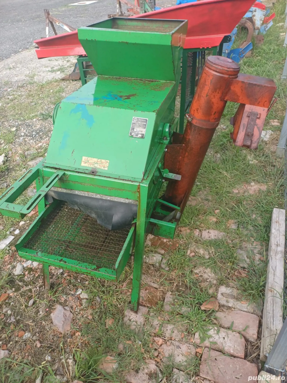 batoza de porumb cu snec capacitate mare 3.5 tone pe ora  batoza de porumb cu snec capacitate mare 3.5 tone pe ora