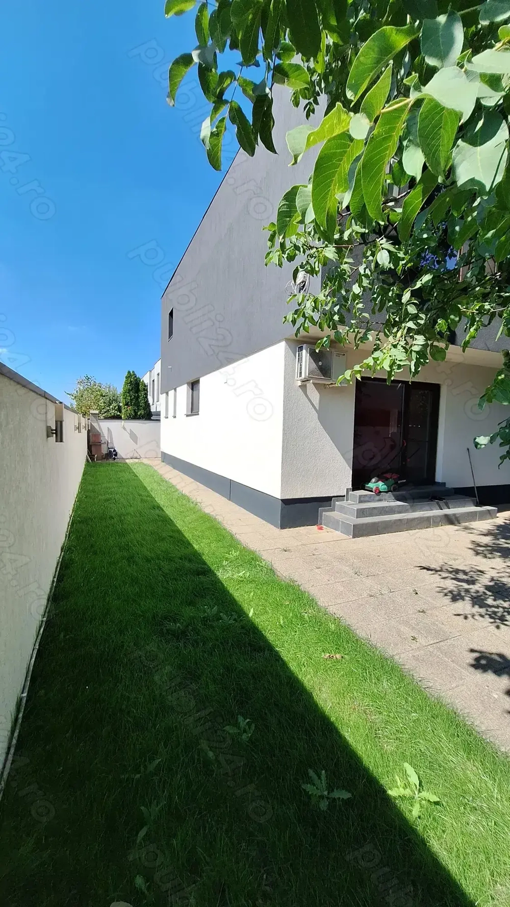 Vila la intrare in Comuna Berceni