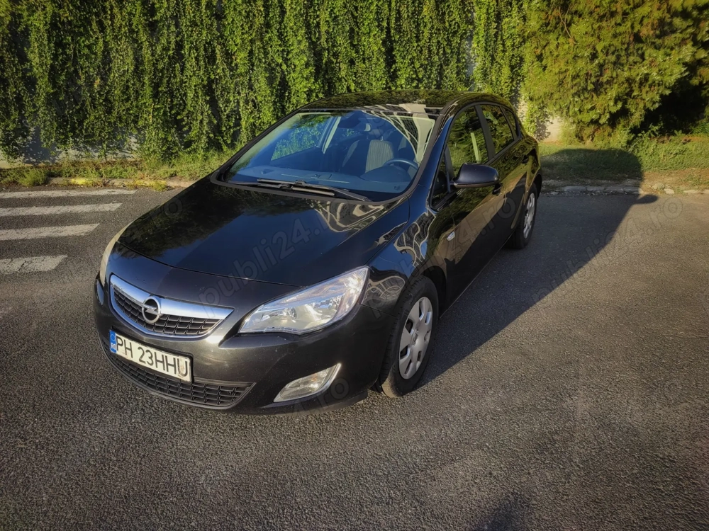 Opel Astra J 2012 Achiziționata România   Carte service   Preț neg