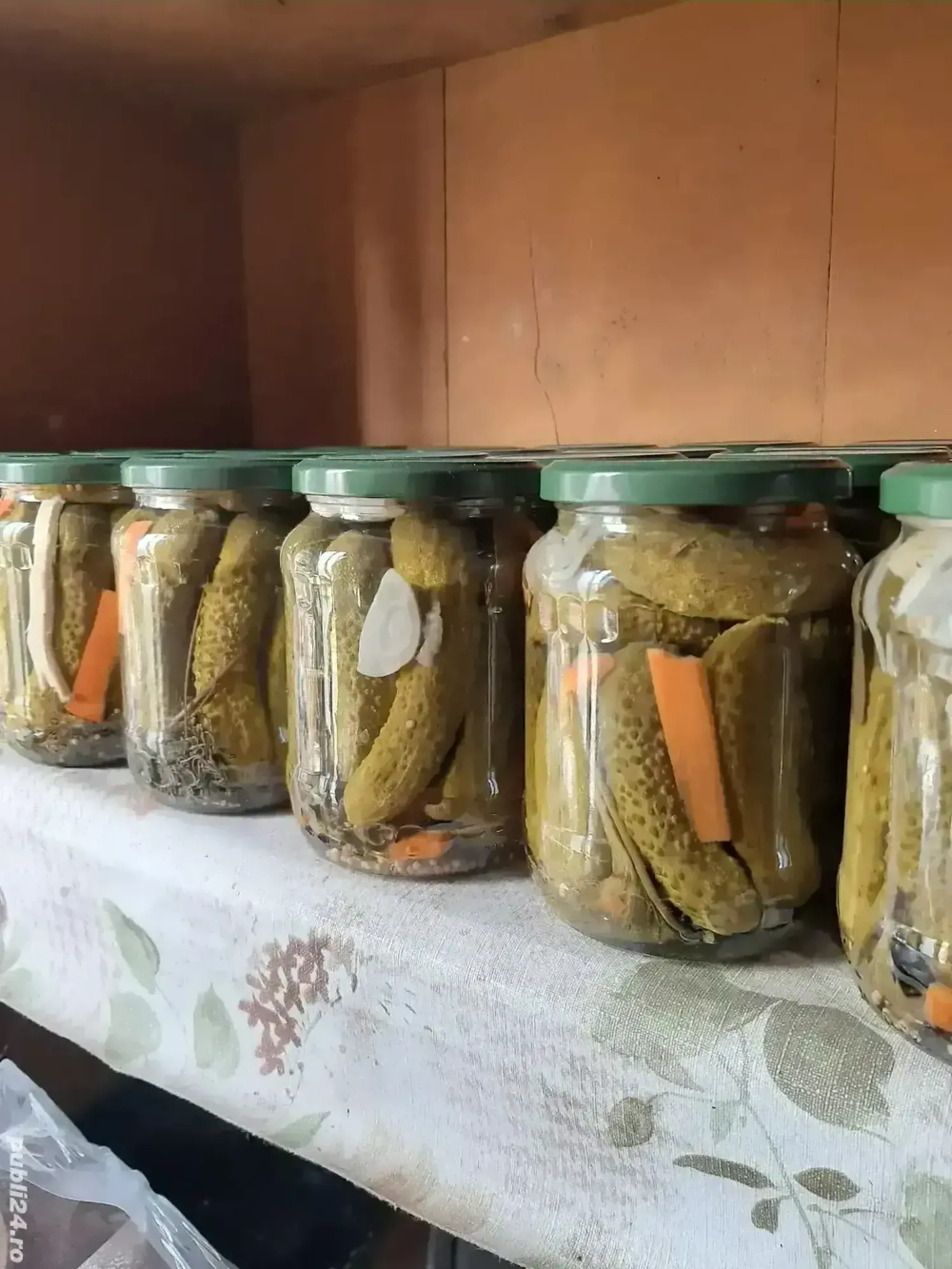 bulion și castraveți la borcan