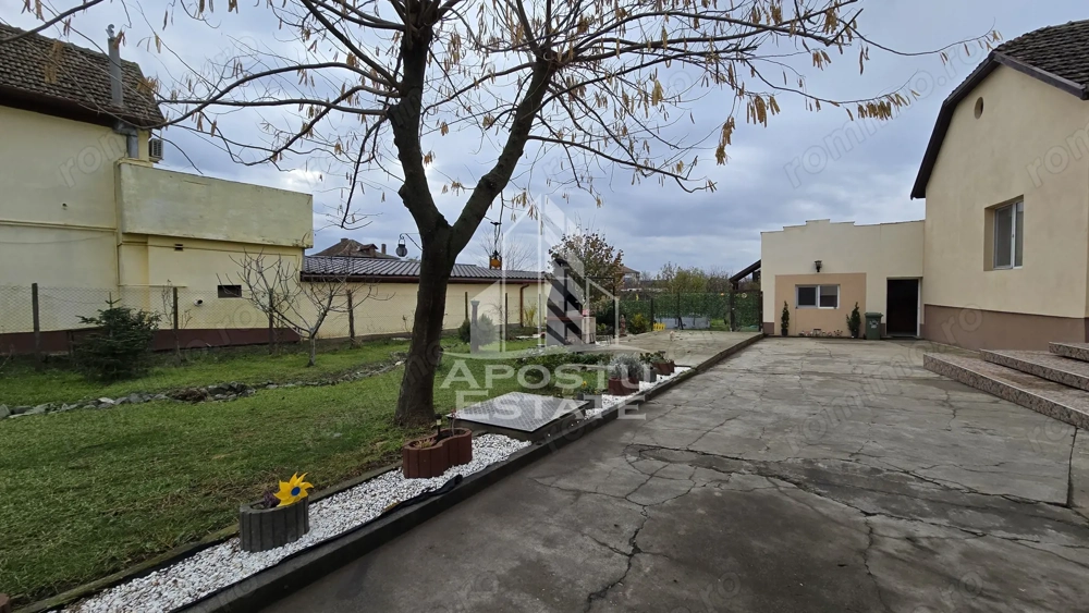 Casa individuala cu 5 camere si 3 bai, teren 1700 mp, Giarmata