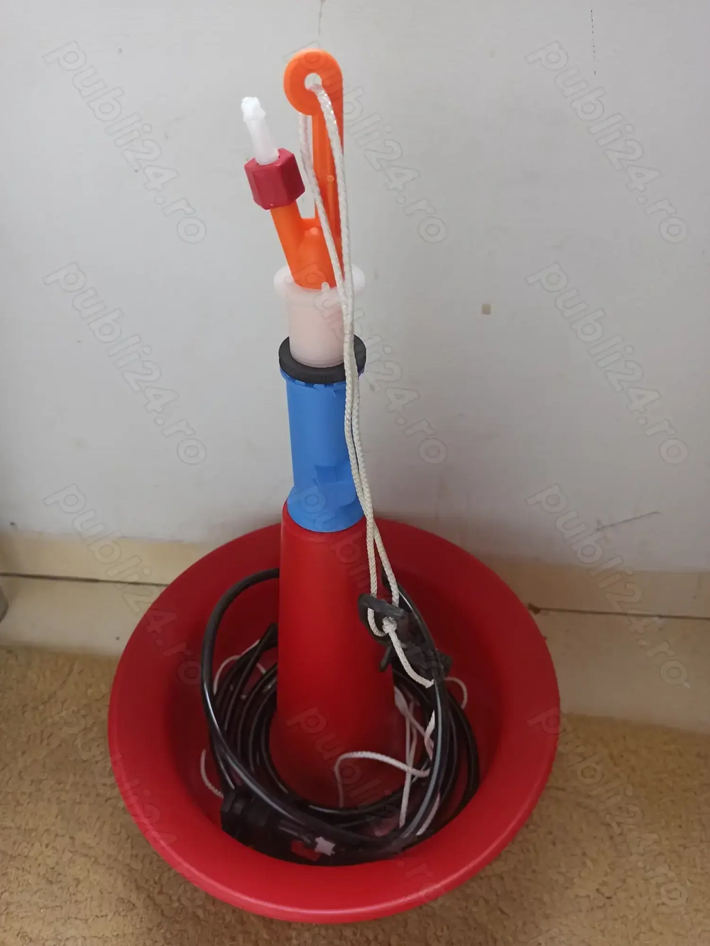 Vând adăpătoare pentru păsări  Vând adăpătoare pentru păsări