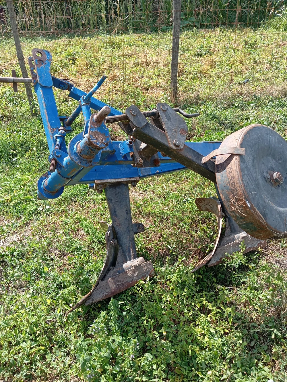 Vand tractor UTB-445