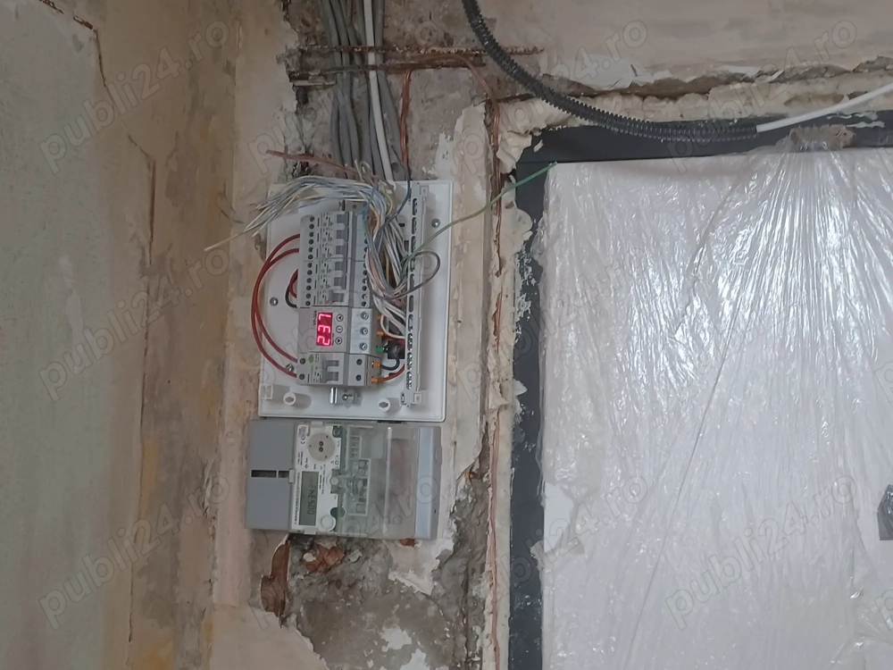 Electrician execut instalații electrice de interior și industial