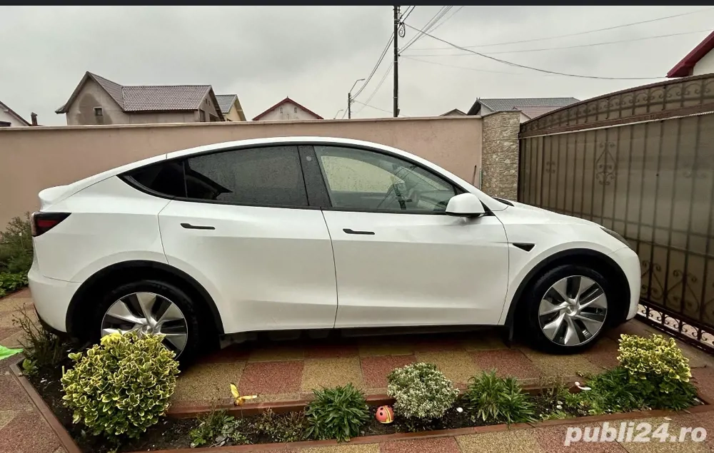 Tesla Model Y Dual Motor LR carlig fabrica