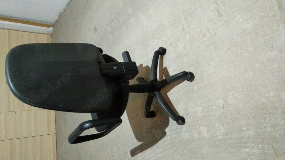 Vind  fotoliu in stare excelenta