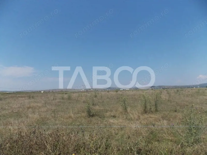 Teren arabil 400 mp in Mohu judetul Sibiu la sosea