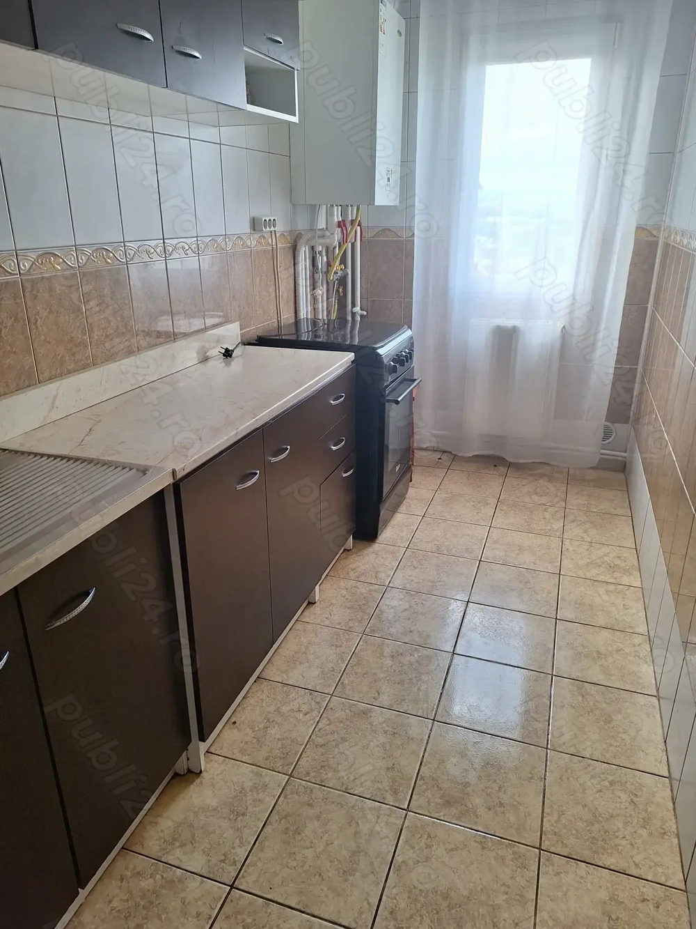 Proprietar.  3 decomandate. 57 mp.  Bacau  .str Bucegi 117.  Prer 50000 euro
