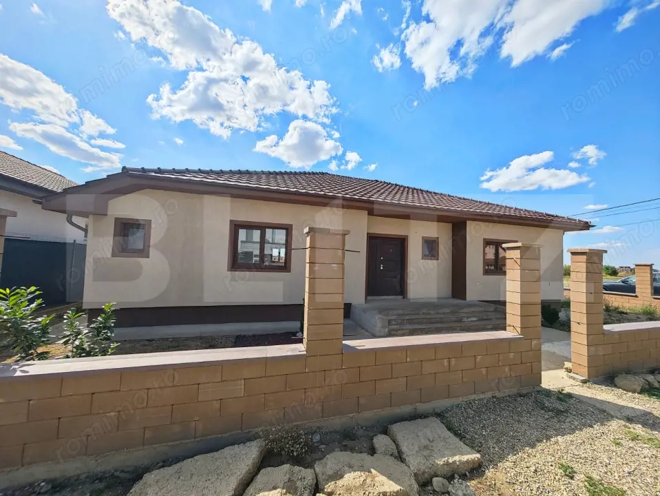 De vânzare casă individuală în Nojorid – 3 camere, 2 băi, teren 500 mp De vânzare casă individuală în Nojorid – 3 camere, 2 băi, teren 500 mp