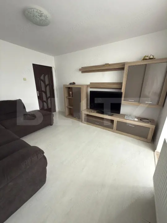 Apartament cu 2 camere, mobilat/utilat ,  zona VEST