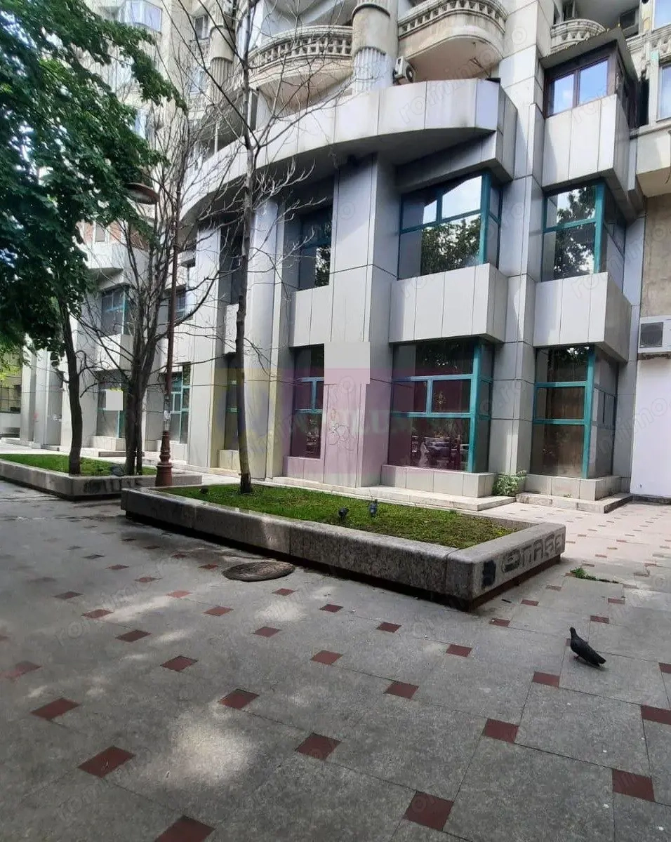 Vanzare spatiu comercial in zona bd Unirii stradal Vanzare spatiu comercial in zona bd Unirii stradal