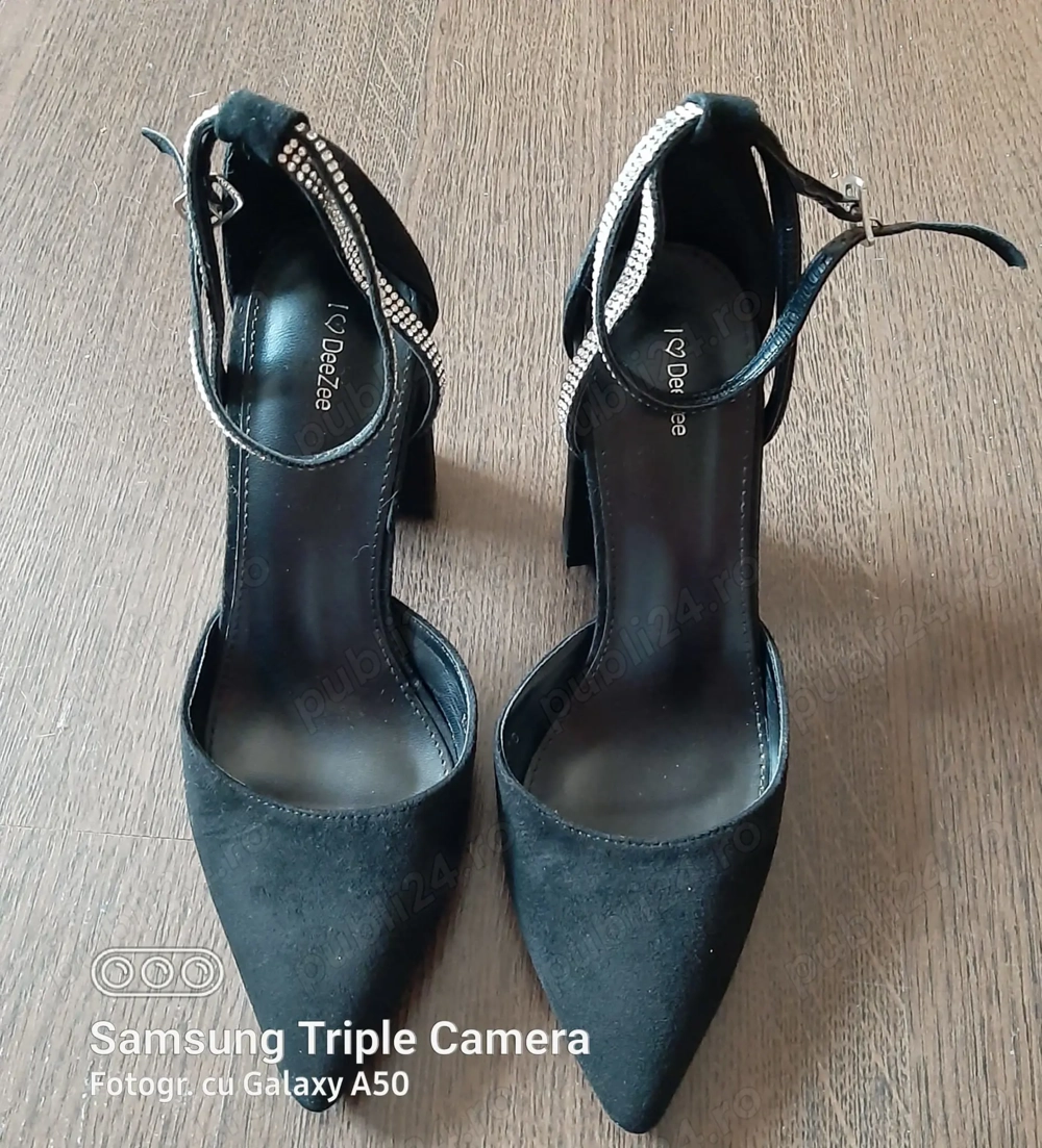 Sandale noi, preț 100 lei 
